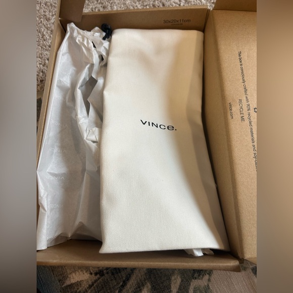 VINCE Prim Leather Pump with stacked heel - Picture 8 of 15